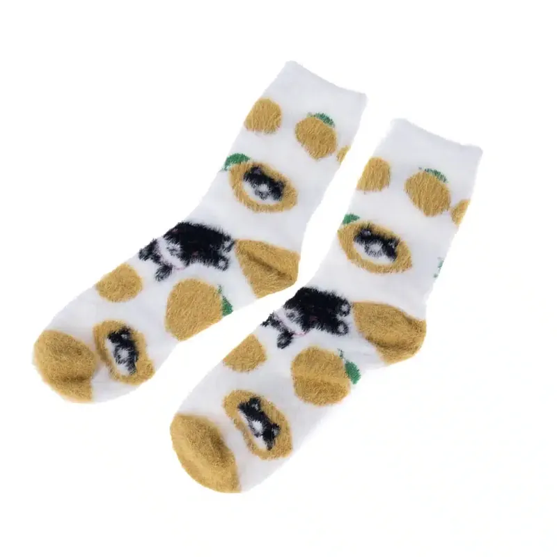 Passa på nu | TIAKI ”Cats & Lemons” plyschstrumpor – Skostorlek 36 – 41 (one size)