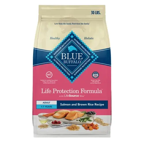 I lager | Blue Buffalo Life Protection Formula Adult Dry Dog Food, Helps Build and Maintain Strong Muscles, Made with Natural Ingredients, Salmon & Brown Rice Recipe, 30-lb. Bag