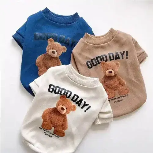 Handla nu - Felpa per cani con stampa orso ”Good Day” – Stile e comfort per il tuo cane