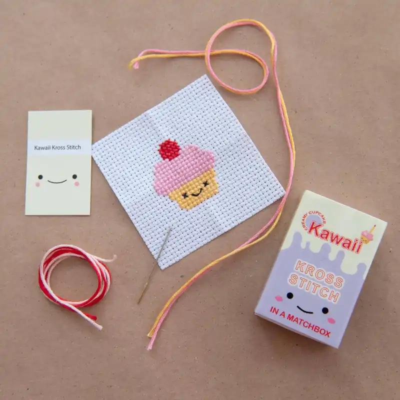 Spara nu | Kawaii Cup Cake Mini Cross Stitch Kit In A Matchbox