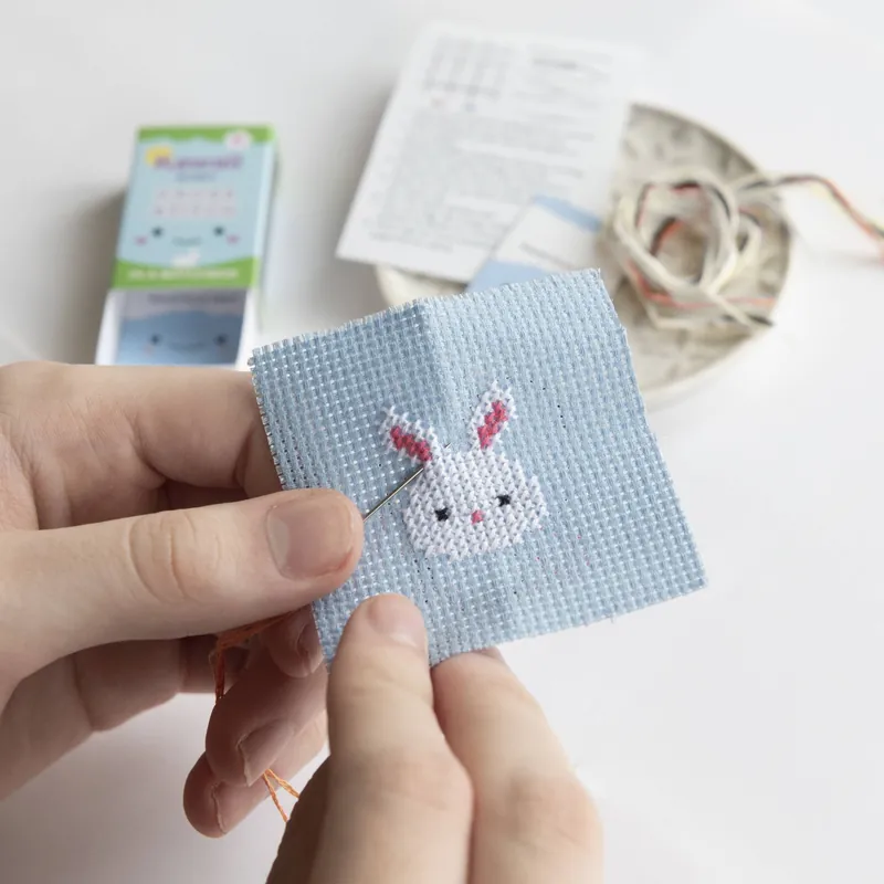 Kawaii Bunny Min Cross Stitch Kit In A Matchbox - Bra pris