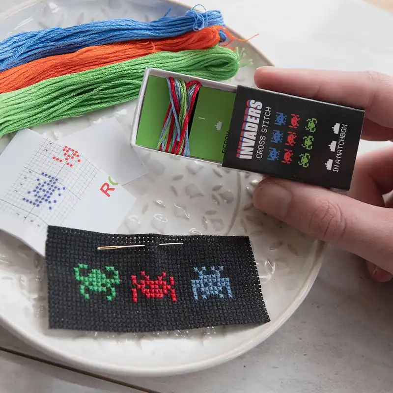 RGB Invaders Mini Cross Stitch Kit In A Matchbox | Tidsbegränsat erbjudande