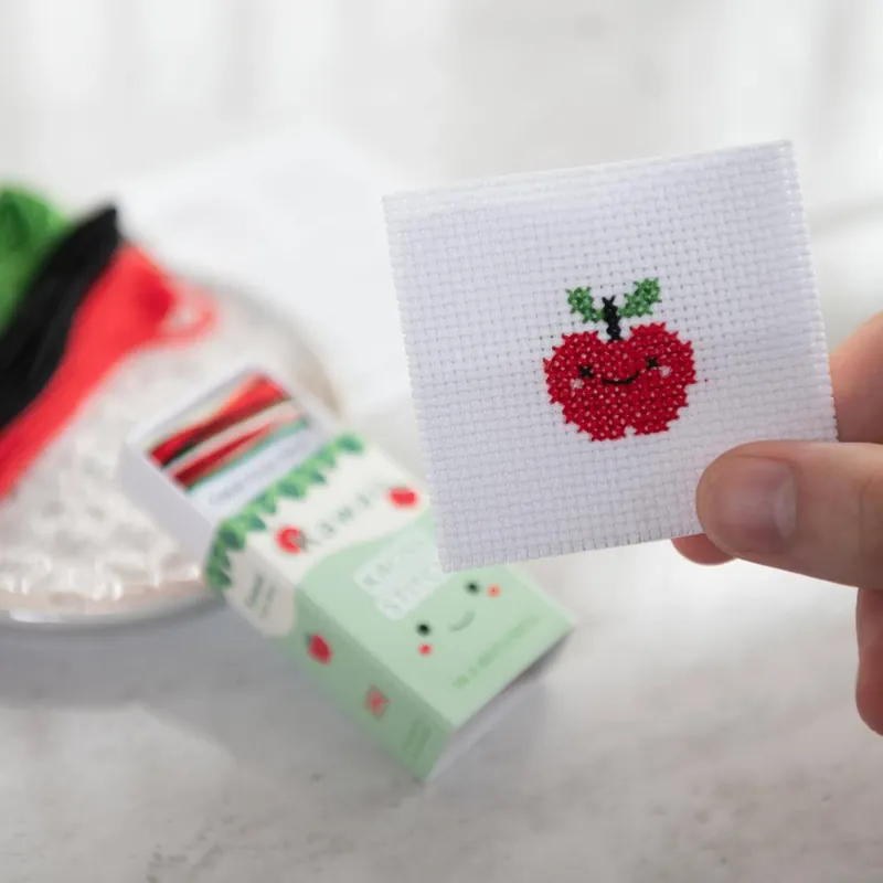 Kawaii Apple Mini Cross Stitch Kit In A Matchbox - Dagens deal