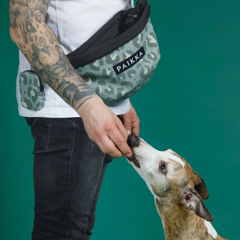 Skynda dig | PAIKKA Visibility Treat Bag Midjeväska Leopard Grön